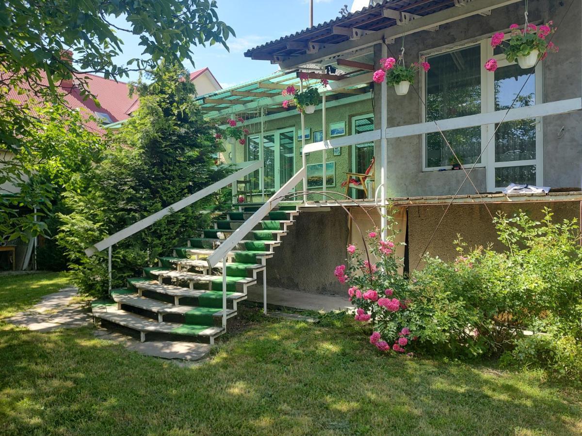 Apartamento "Ранчо" - Тераса Квіти Сад Úzhgorod Exterior foto